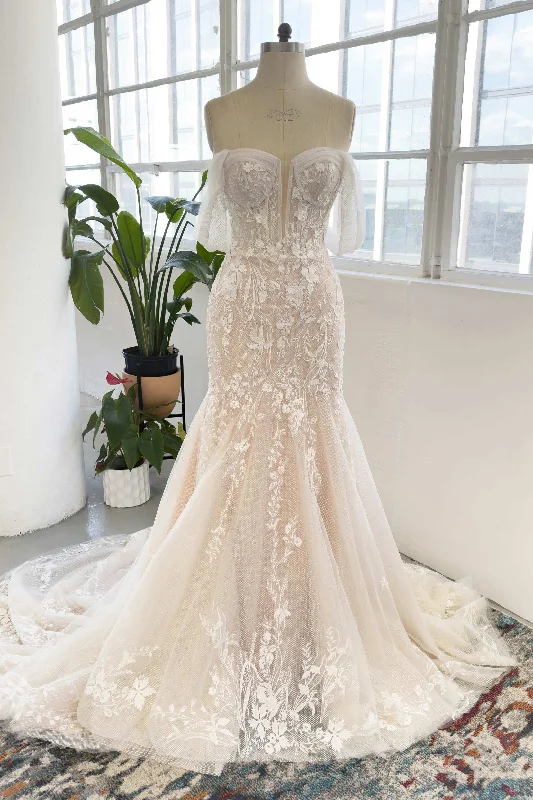 Trumpet-Mermaid Court Train Lace Tulle Wedding Dress CW2999 Elegant Bridal Gown